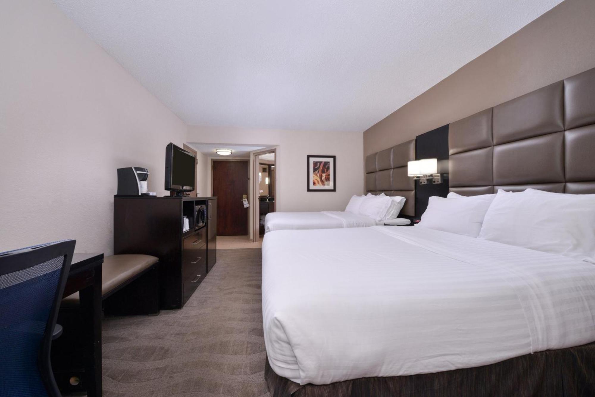Holiday Inn Express Burlington By Ihg Экстерьер фото