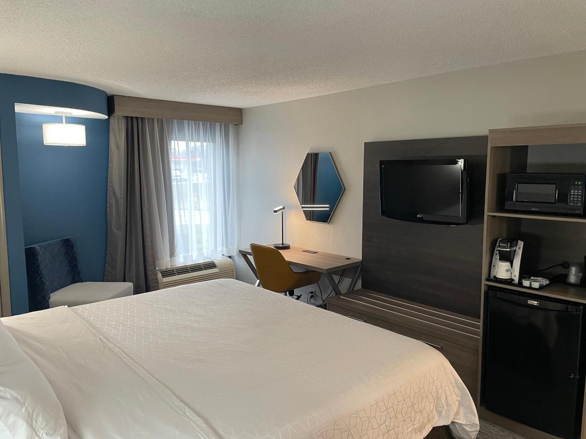Holiday Inn Express Burlington By Ihg Экстерьер фото