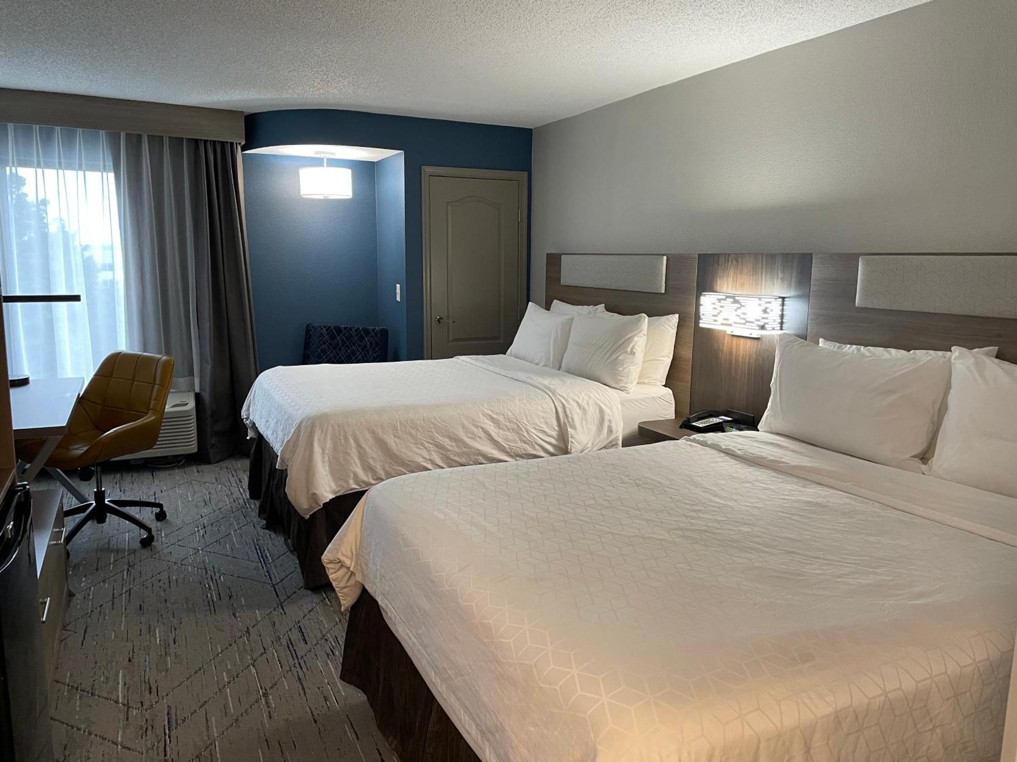 Holiday Inn Express Burlington By Ihg Экстерьер фото