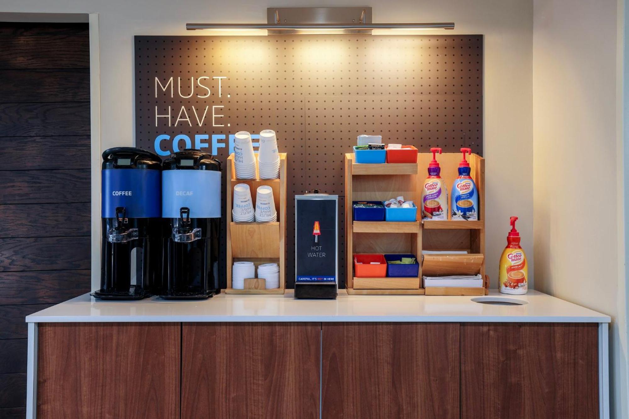 Holiday Inn Express Burlington By Ihg Экстерьер фото