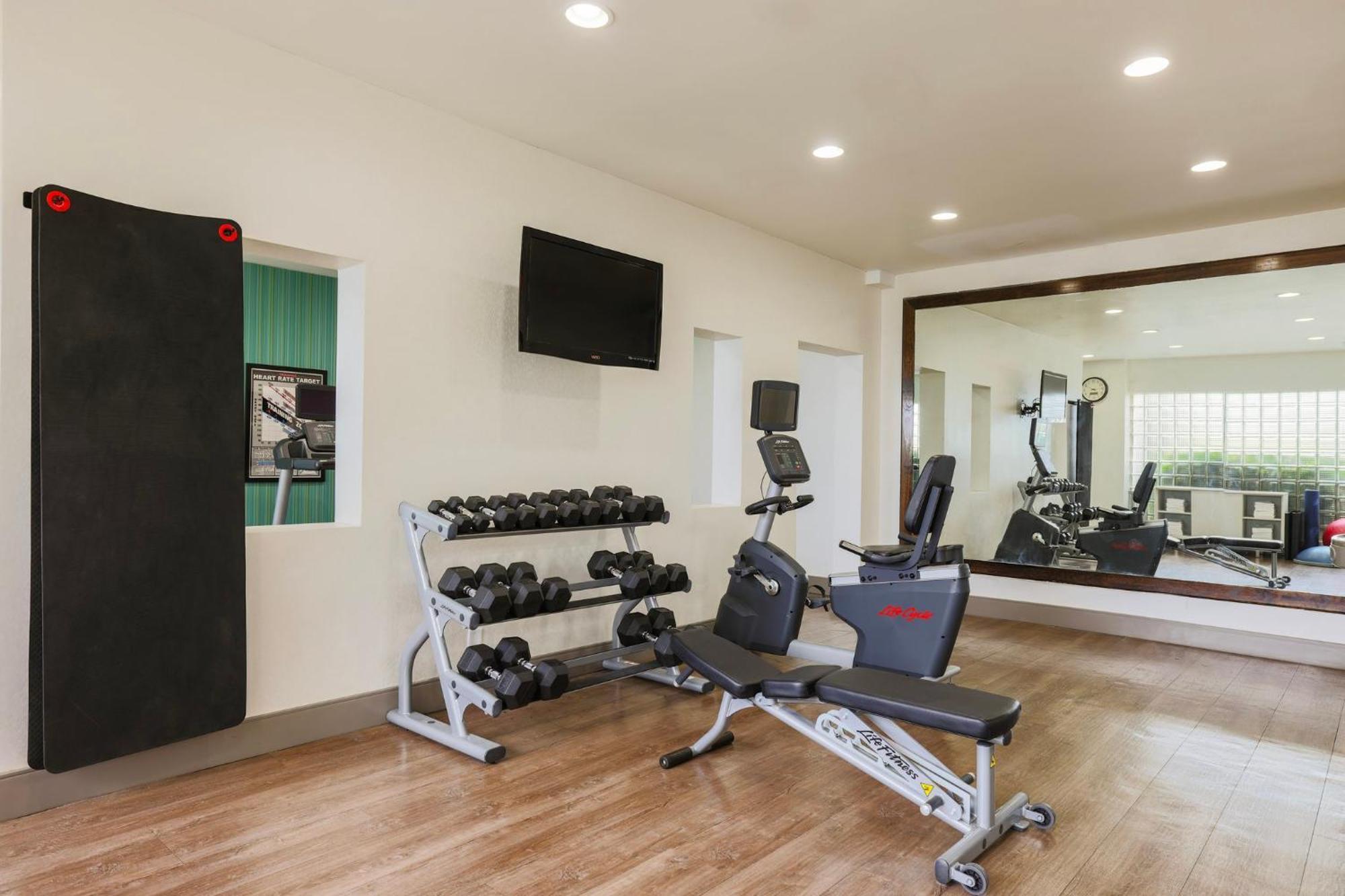 Holiday Inn Express Burlington By Ihg Экстерьер фото