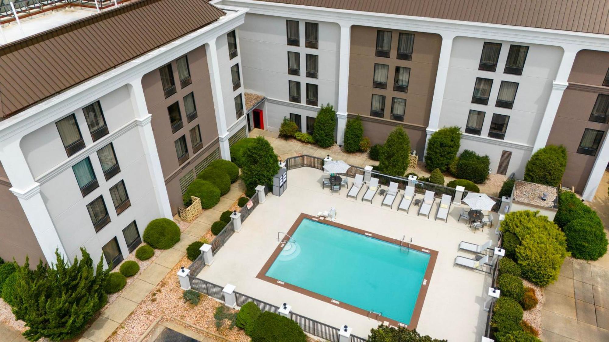 Holiday Inn Express Burlington By Ihg Экстерьер фото
