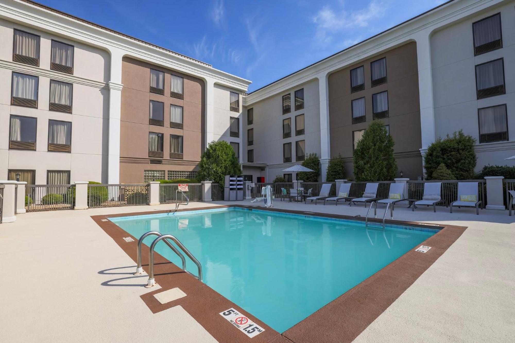 Holiday Inn Express Burlington By Ihg Экстерьер фото