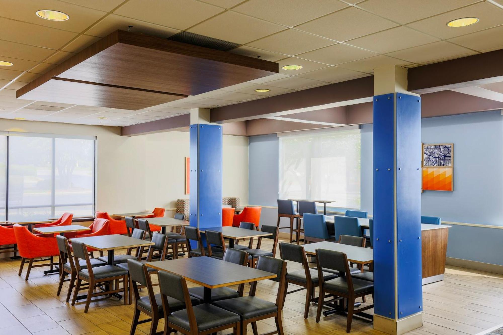 Holiday Inn Express Burlington By Ihg Экстерьер фото