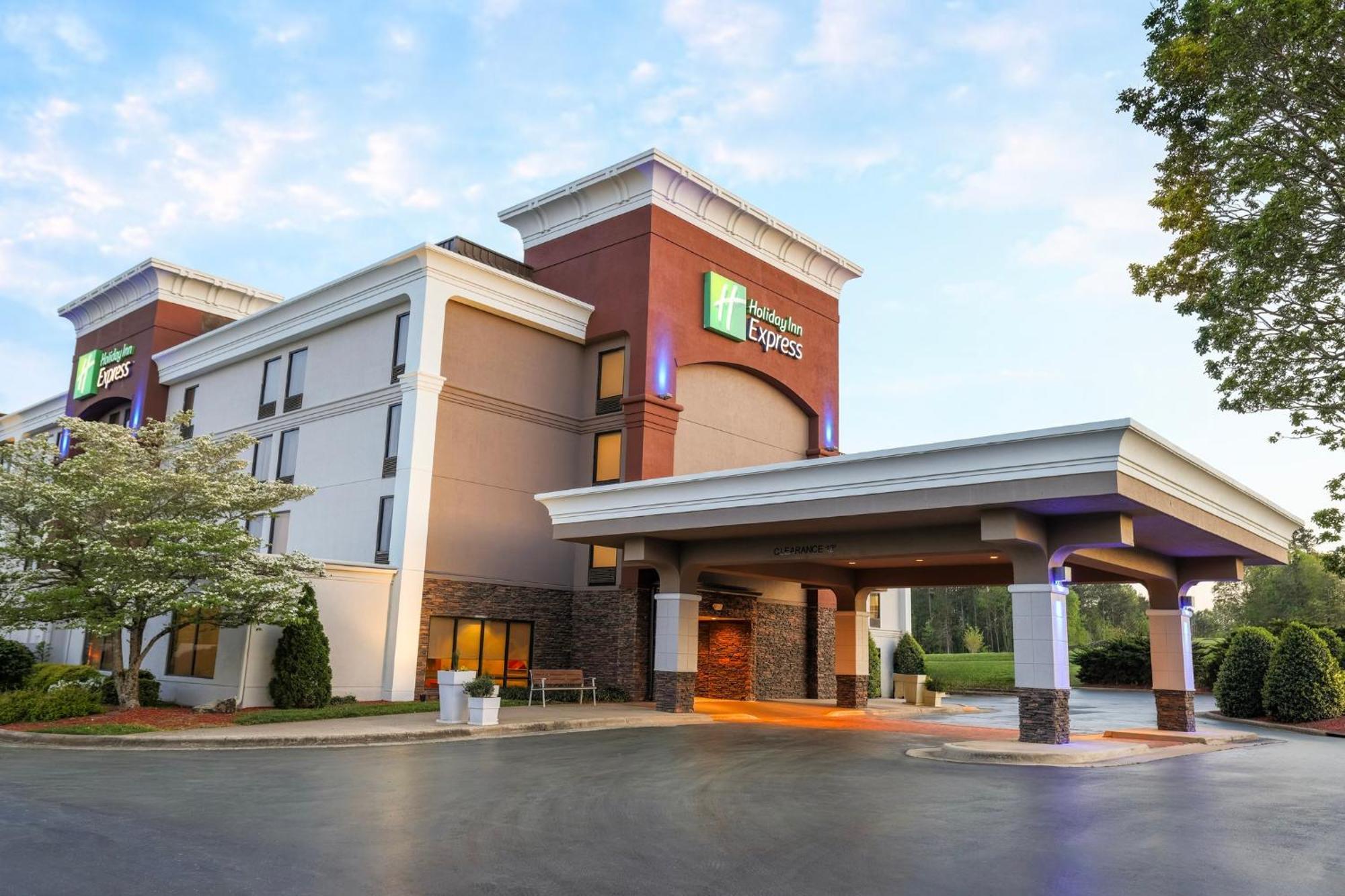 Holiday Inn Express Burlington By Ihg Экстерьер фото