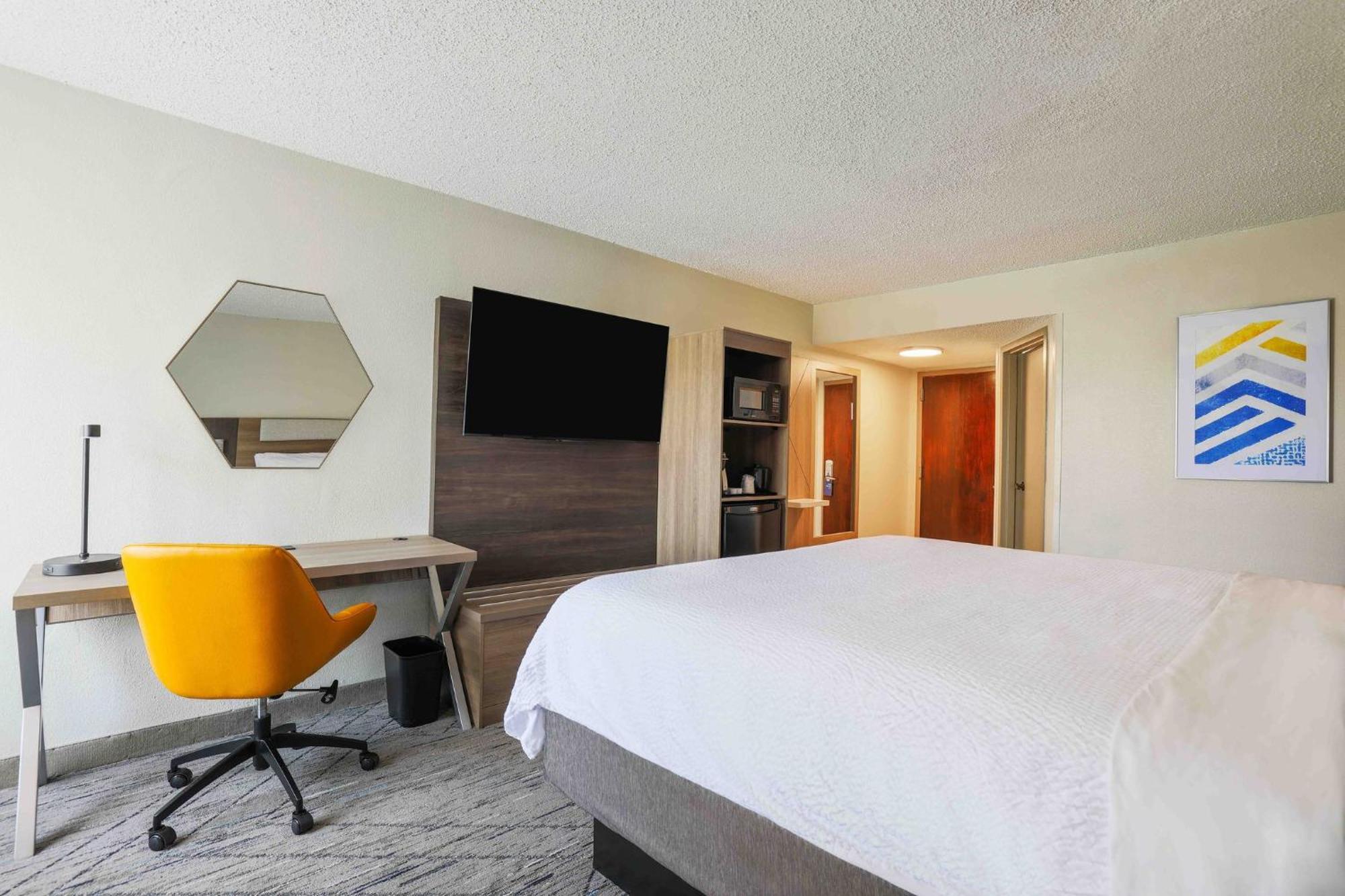 Holiday Inn Express Burlington By Ihg Экстерьер фото