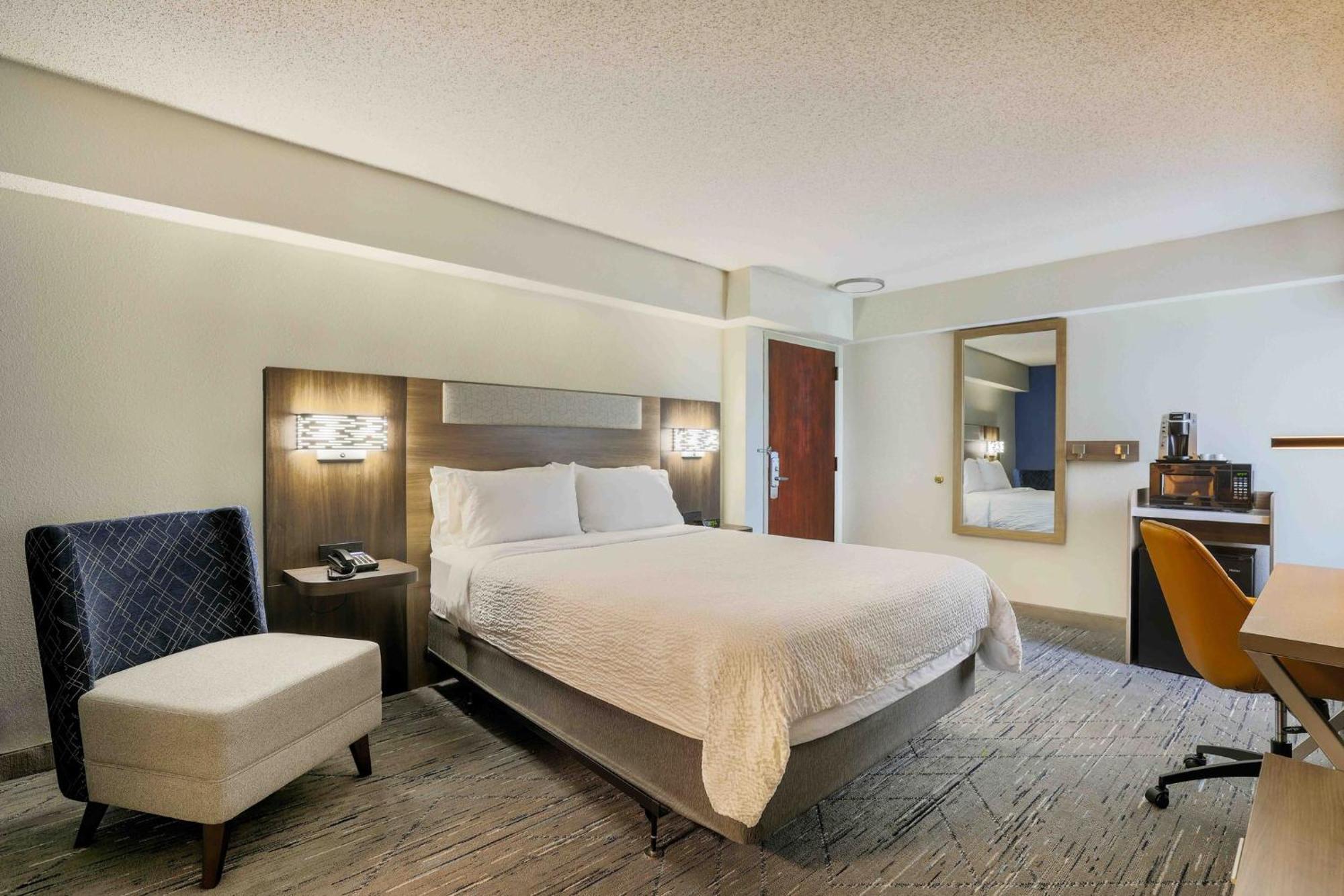 Holiday Inn Express Burlington By Ihg Экстерьер фото