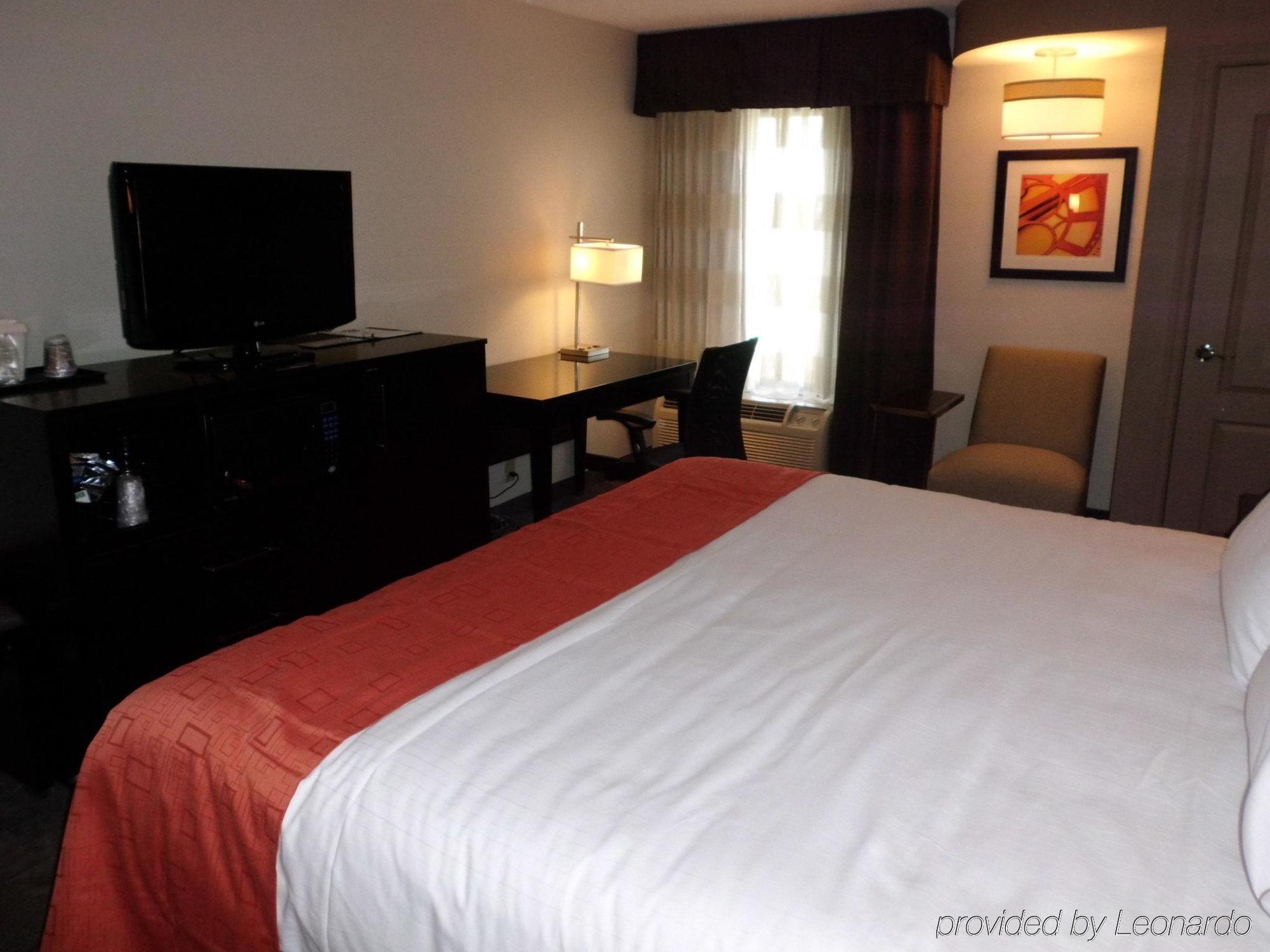 Holiday Inn Express Burlington By Ihg Номер фото